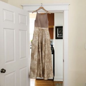 ✨Stunning Metallic Gold BHLDN Gown With POCKETS!!✨